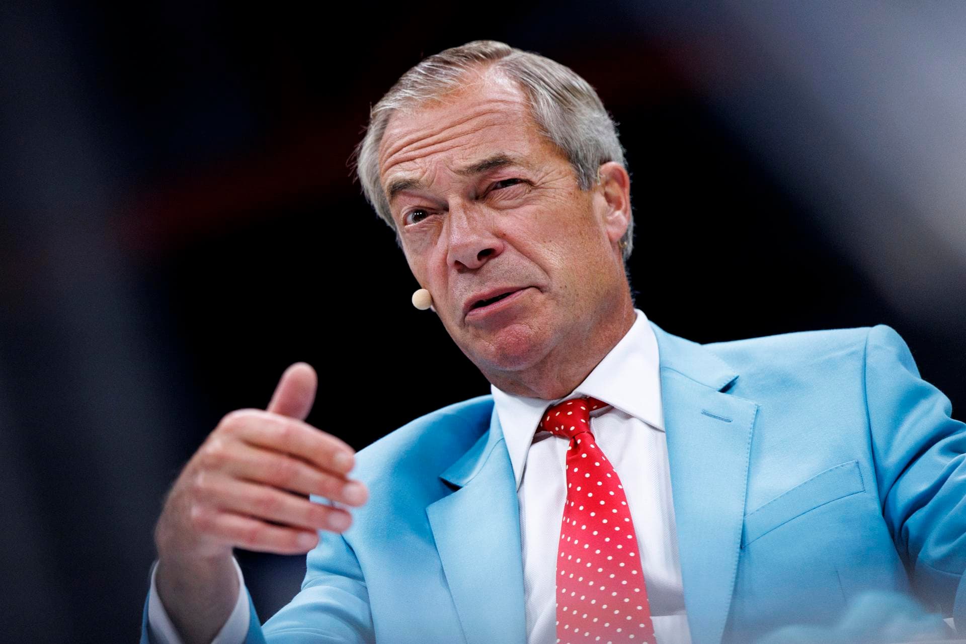 Las bases de Reform UK cierran filas con Farage: "El poder establecido va a por él"