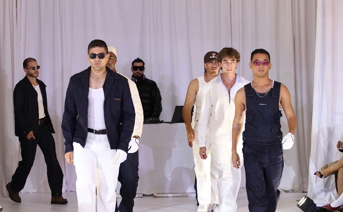 Casa llena en la noche de moda urbana en San Juan Moda