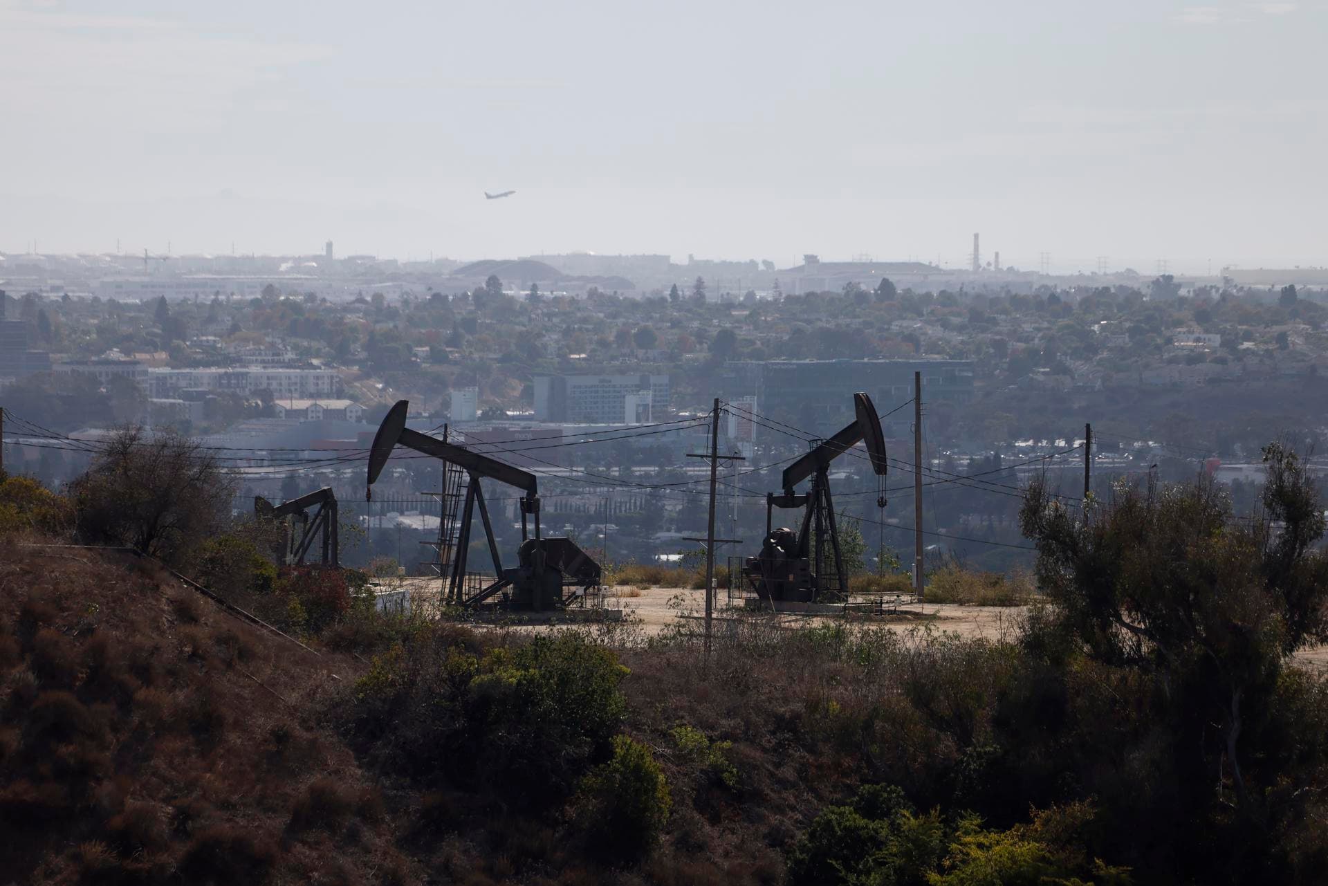 El petróleo de Texas supera los 92 dólares el barril por primera vez desde 2022