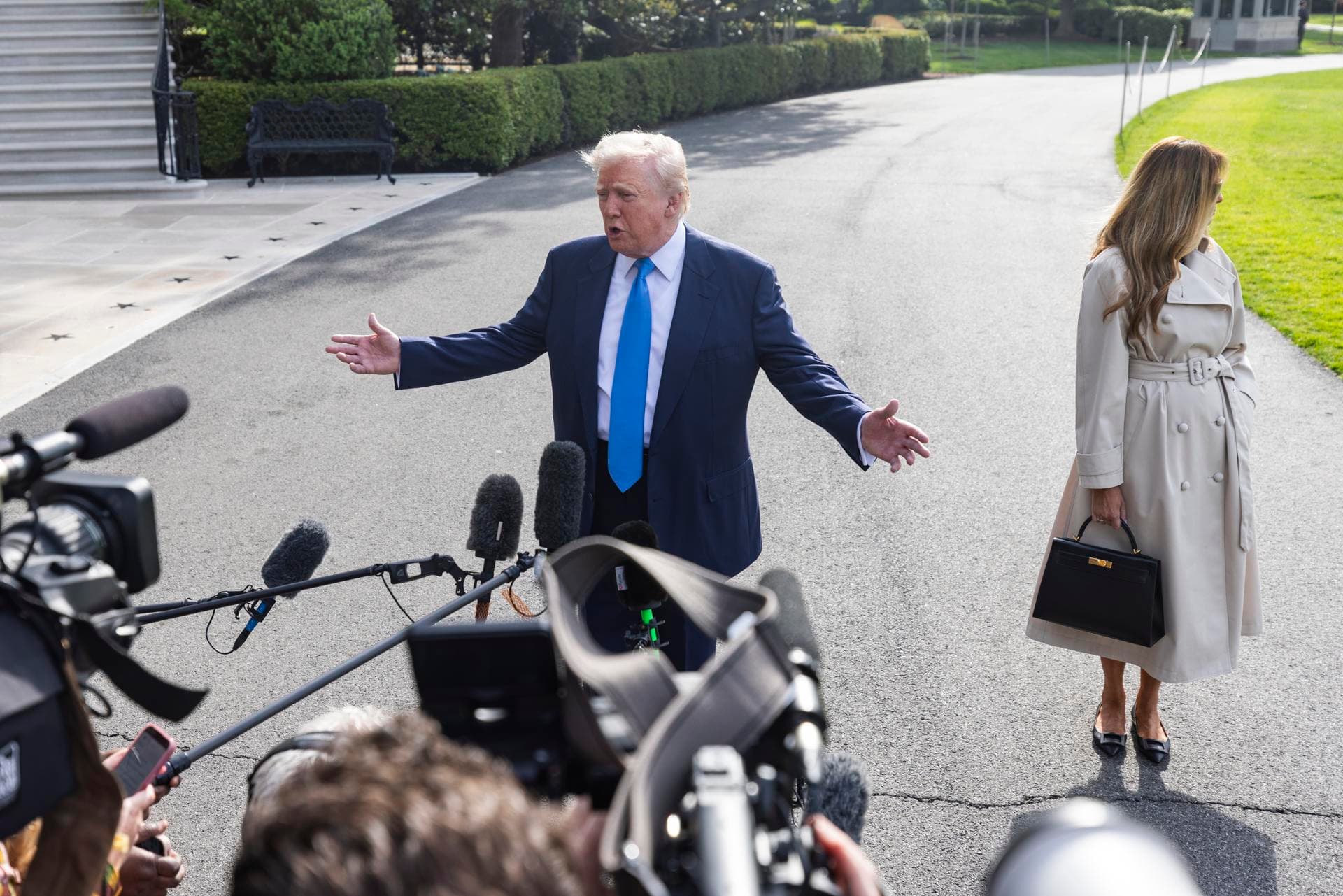 Mayoría de latinos desaprueban a Trump y de Musk