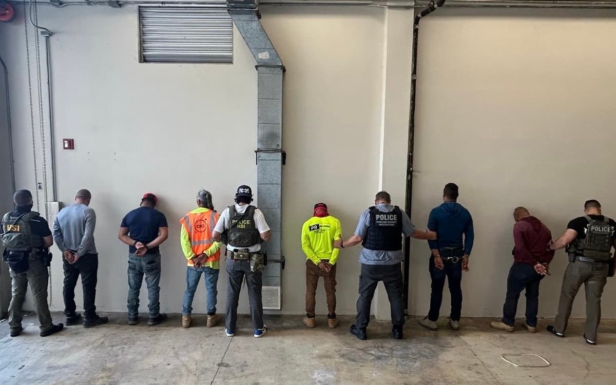Arrestan a inmigrante por agredir a agentes federales de ICE
