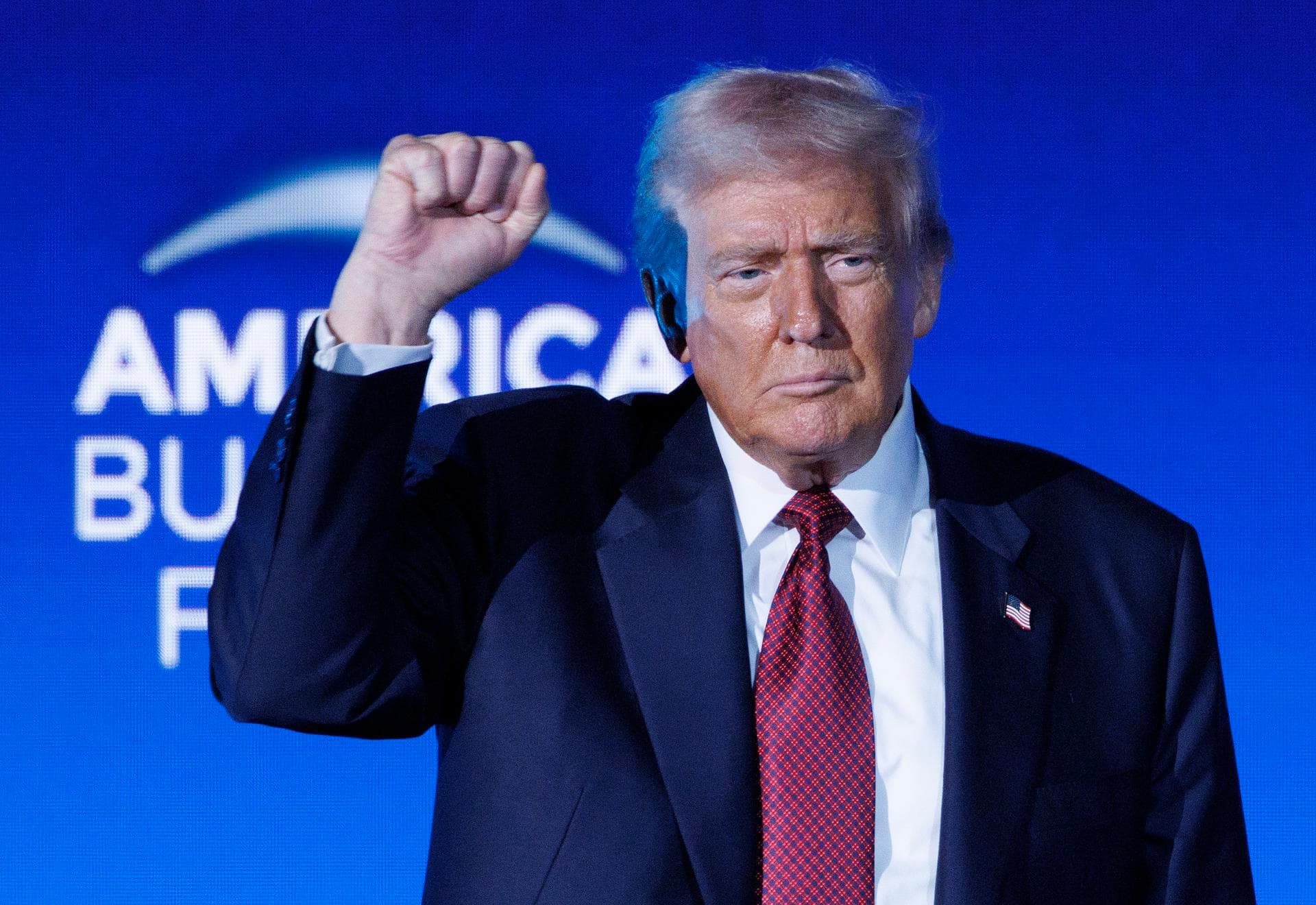 Trump dice que Venezuela entregará entre 30 y 50 millones de barriles de petróleo a EE.UU.