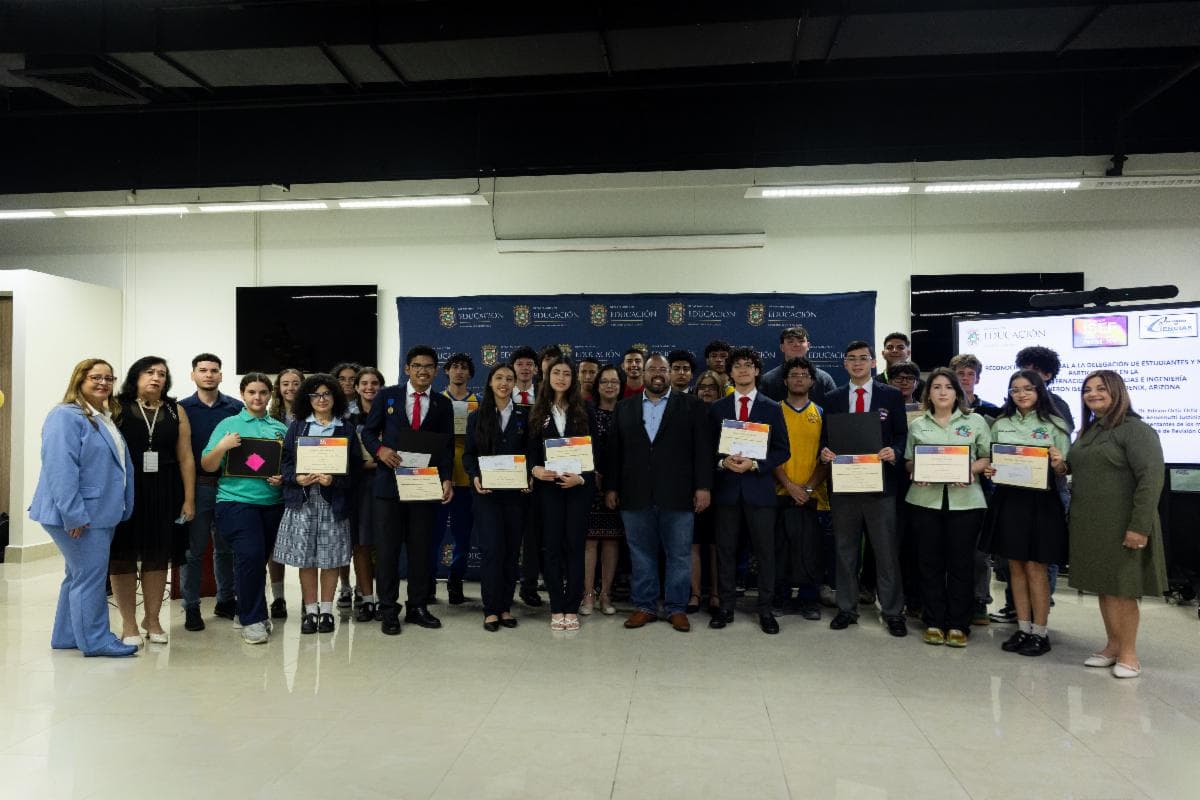 Educación otorga becas a 26 estudiantes para feria internacional de ciencias