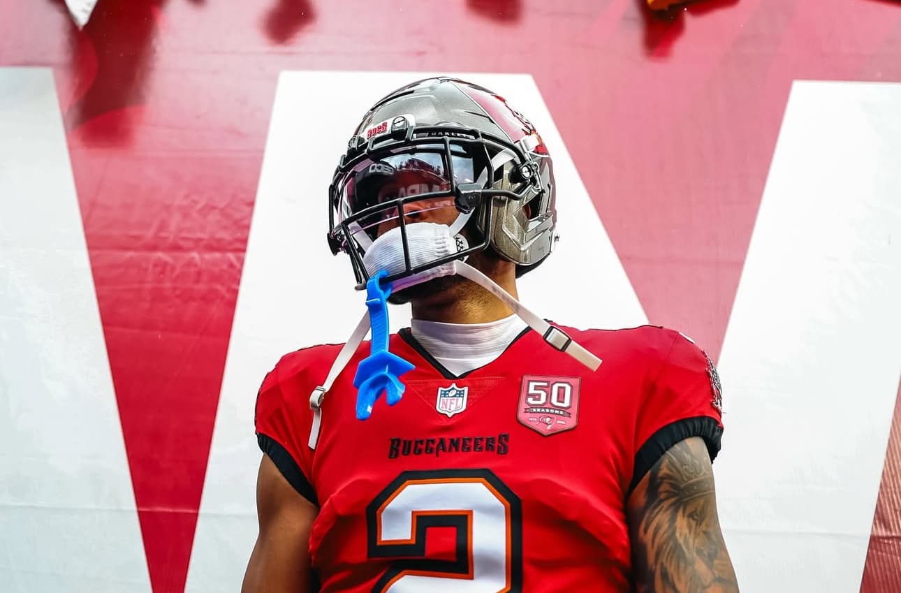 Los Bucs vencen a los Panthers y mantienen la opción de avanzar a los 'playoffs'