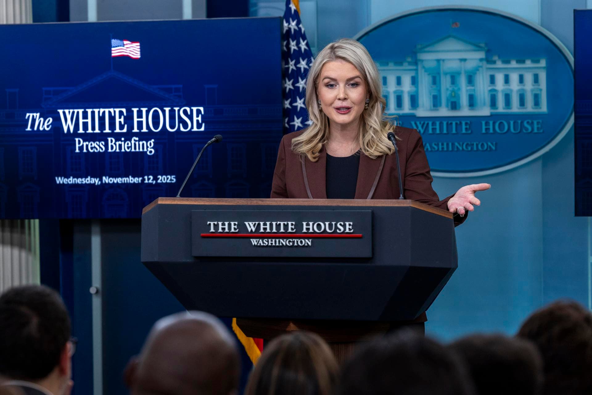 La Casa Blanca dice que está negociando el plan de paz con Rusia y Ucrania "por igual"