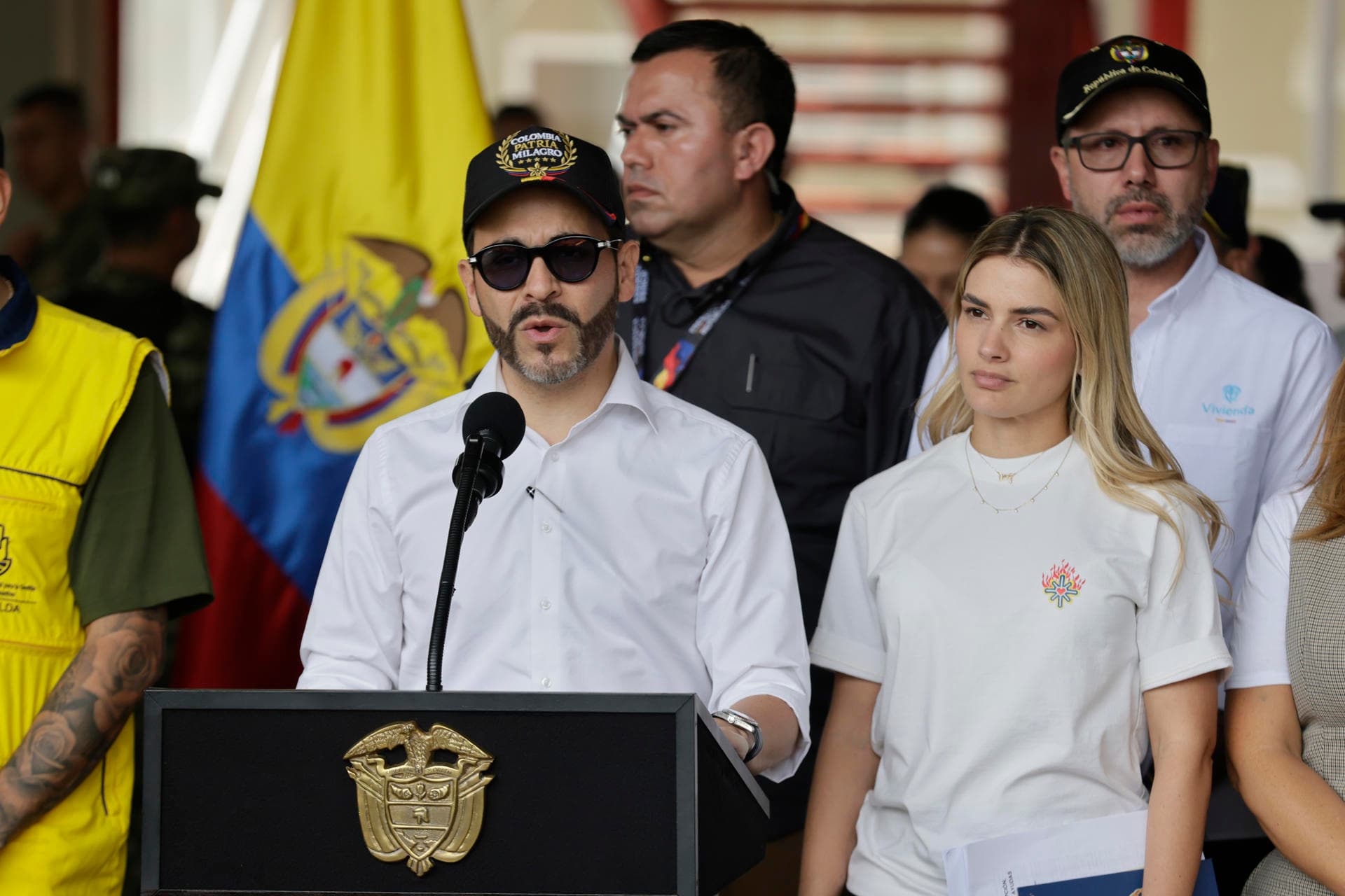 Colombia proyecta la reconstrucción mientras continúa la búsqueda entre los escombros