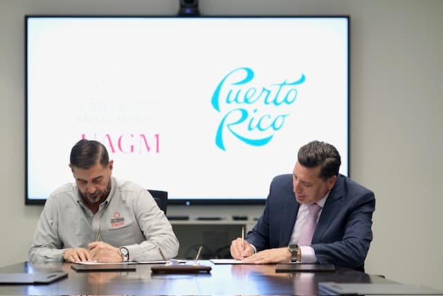 UAGM y Discover Puerto Rico firman acuerdo para fortalecer turismo