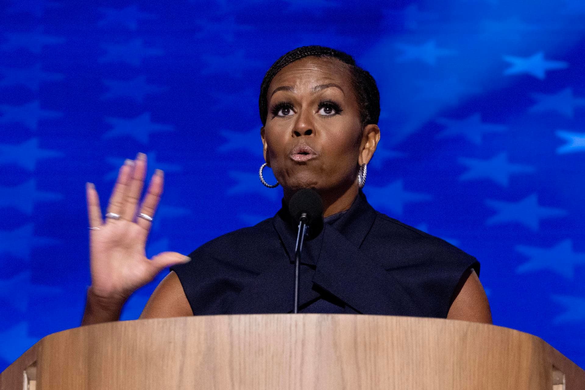 Michelle Obama afirma que EE.UU. "no está listo" para una mujer presidenta