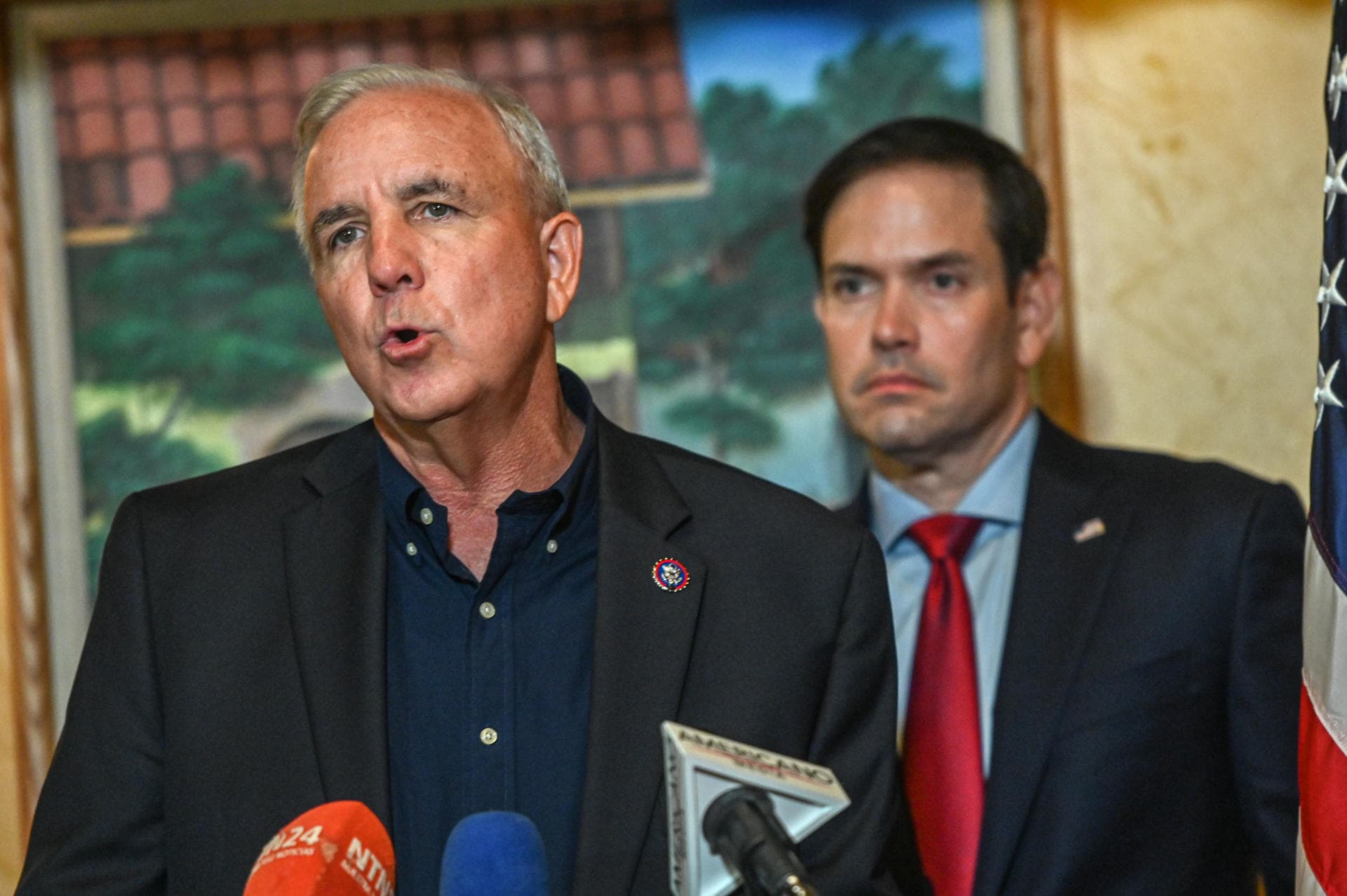 Congresista afirma que el despliegue de EE.UU. en Puerto Rico "envía una señal" a Maduro