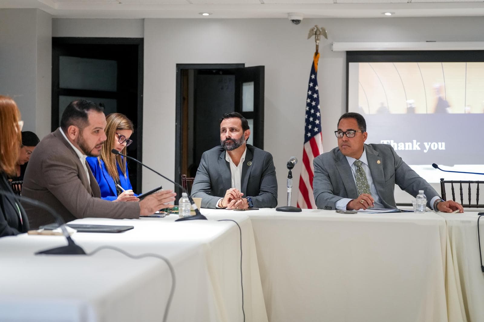 Senado reúne mesa de trabajo para atender alza de crímenes cibernéticos contra adultos mayores