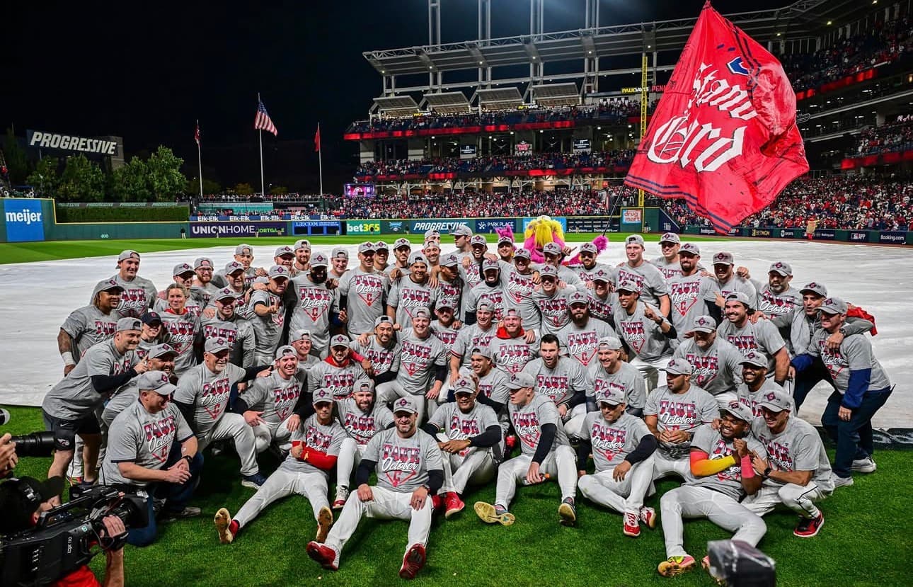 Cleveland blanquea a los White Sox y completa la remontada para avanzar a la Serie de Campeonato