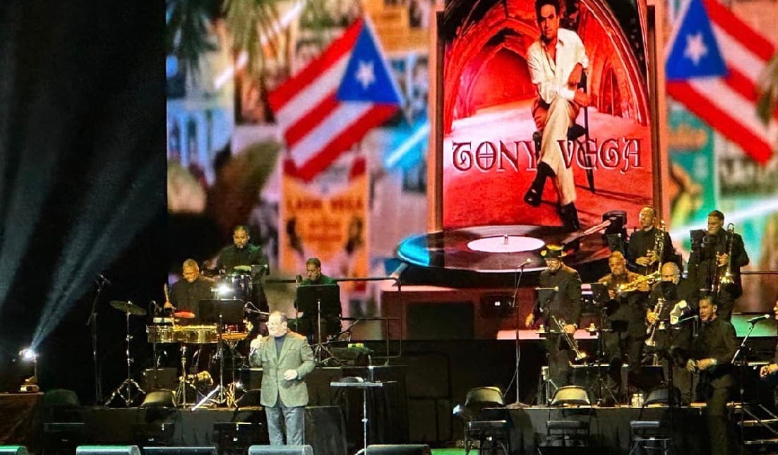 Tony Vega celebra medio siglo de trayectoria en el Coca-Cola Music Hall