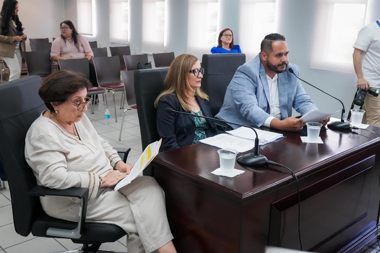 Reducción de mayoría de edad levanta advertencias sobre servicios y pensiones