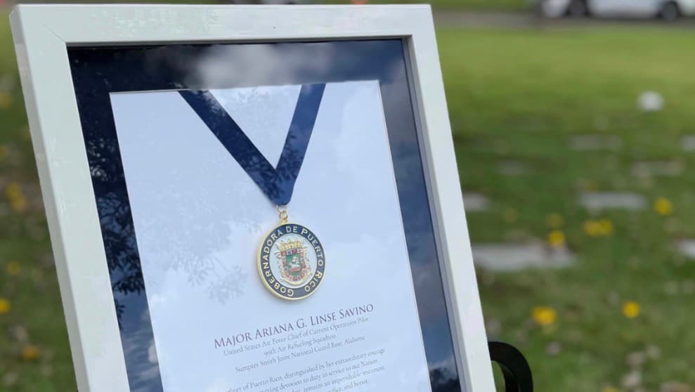 Jenniffer González otorga Medalla de la Gobernadora a la Mayor Ariana G. Linse Sabino