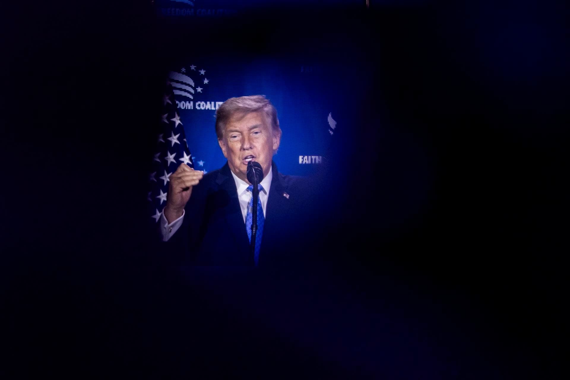 Trump amenaza con arancel del 100 % si prospera impuesto de la UE a los gigantes digitales