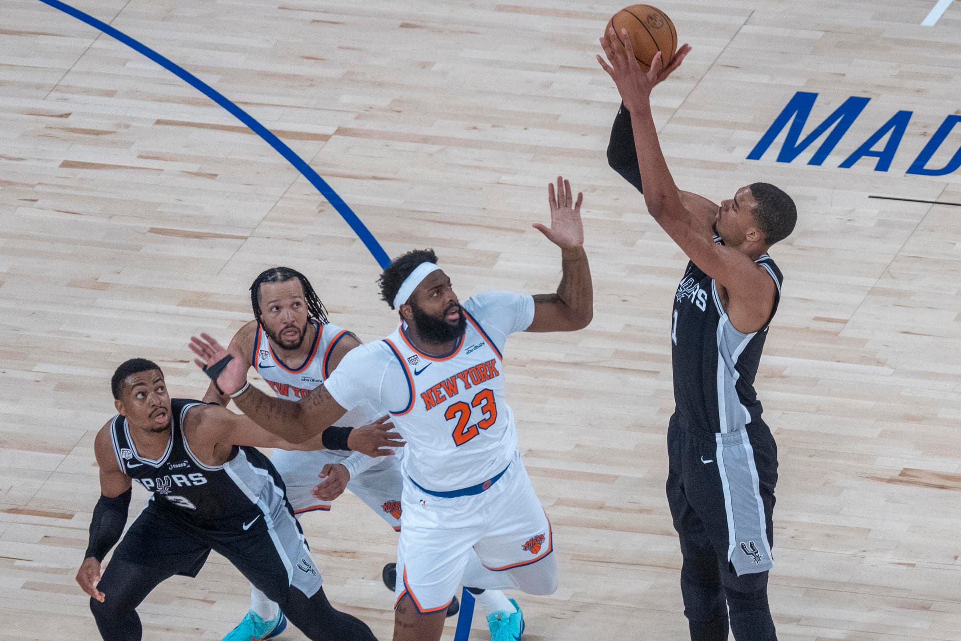 Wembanyama resucita a los Spurs a la vida en Nueva York
