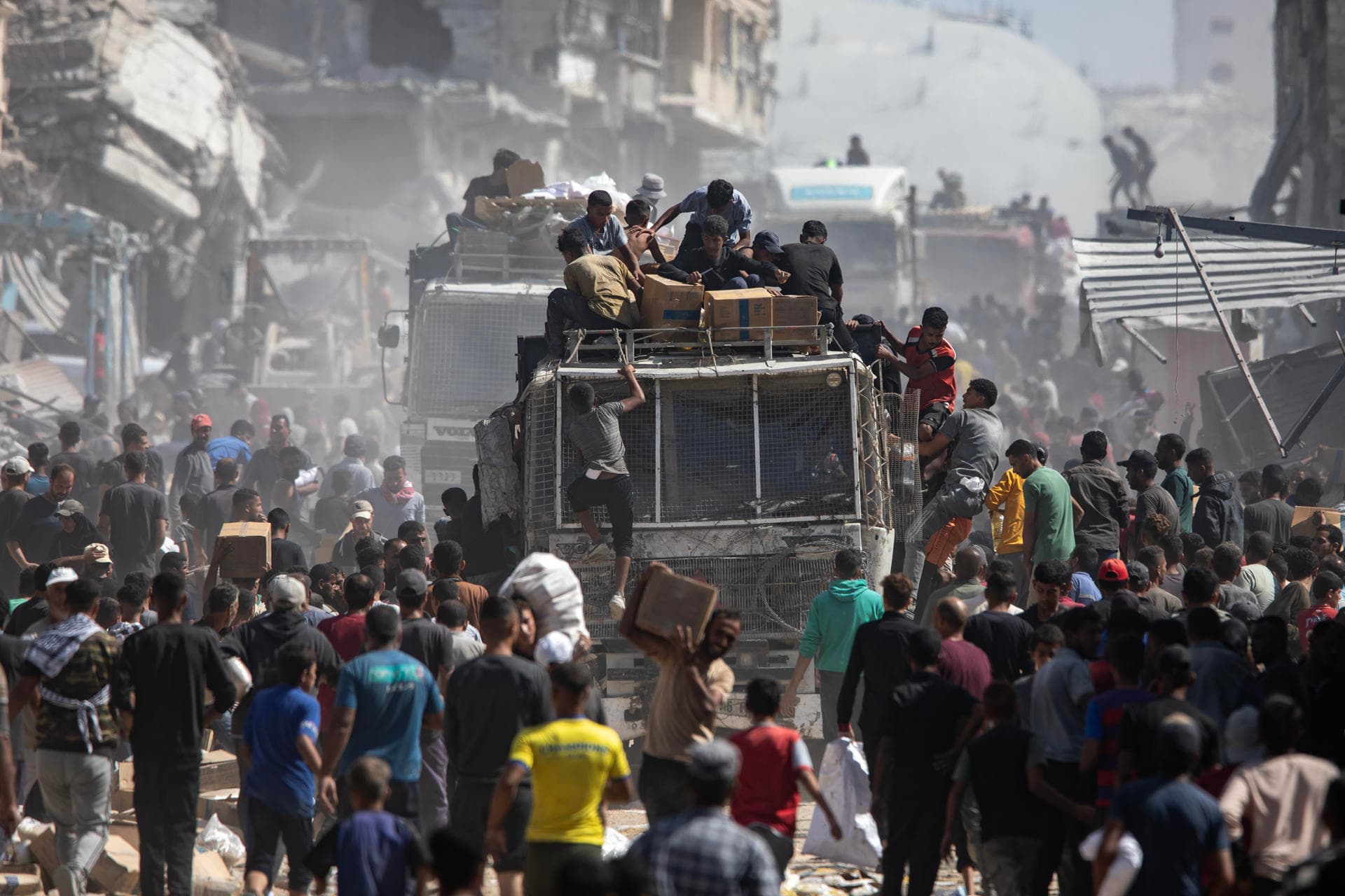 Empieza a entrar ayuda humanitaria a Gaza según el acuerdo de alto al fuego