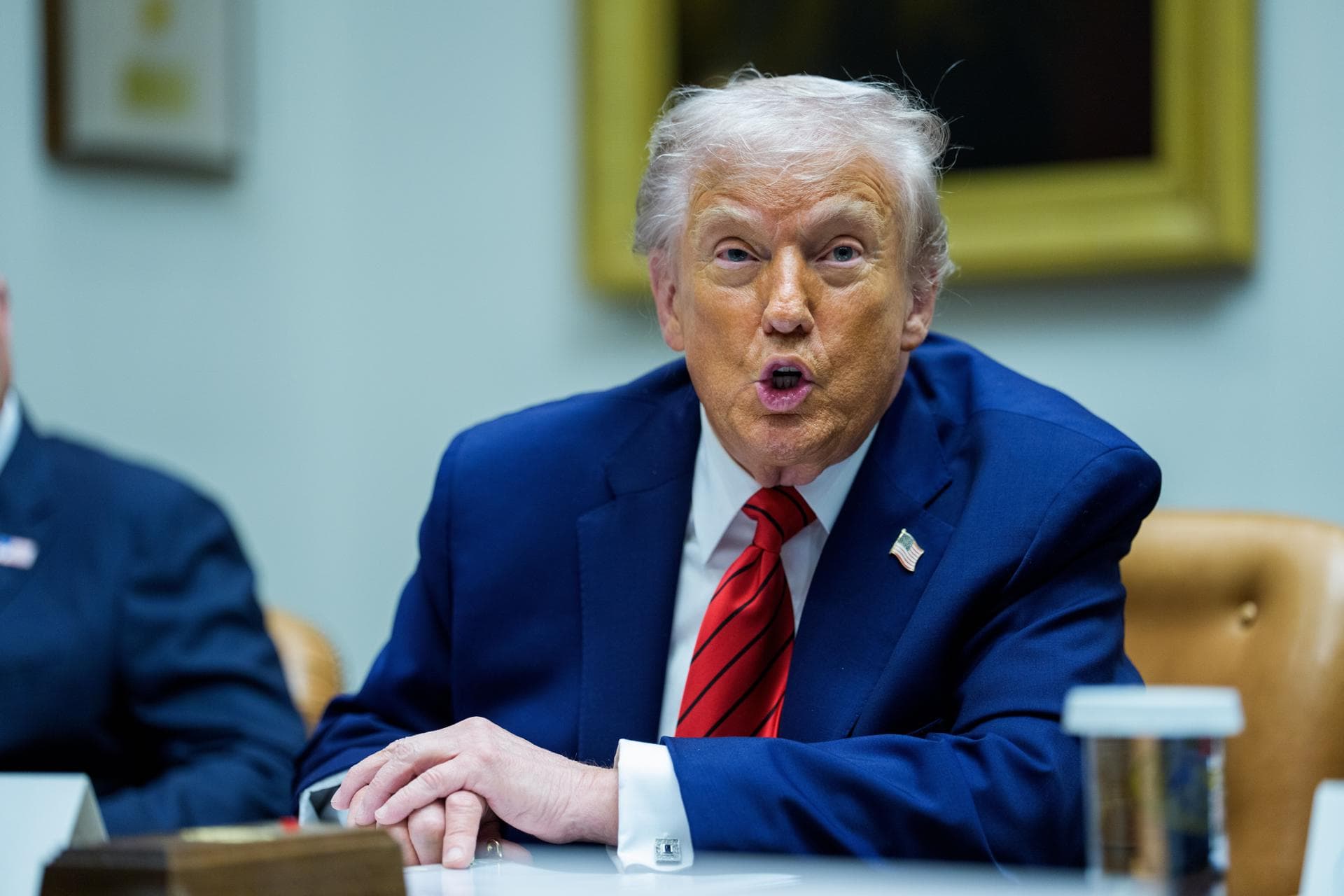 Trump pide a las empresas de defensa que detengan la recompra de acciones y dividendos