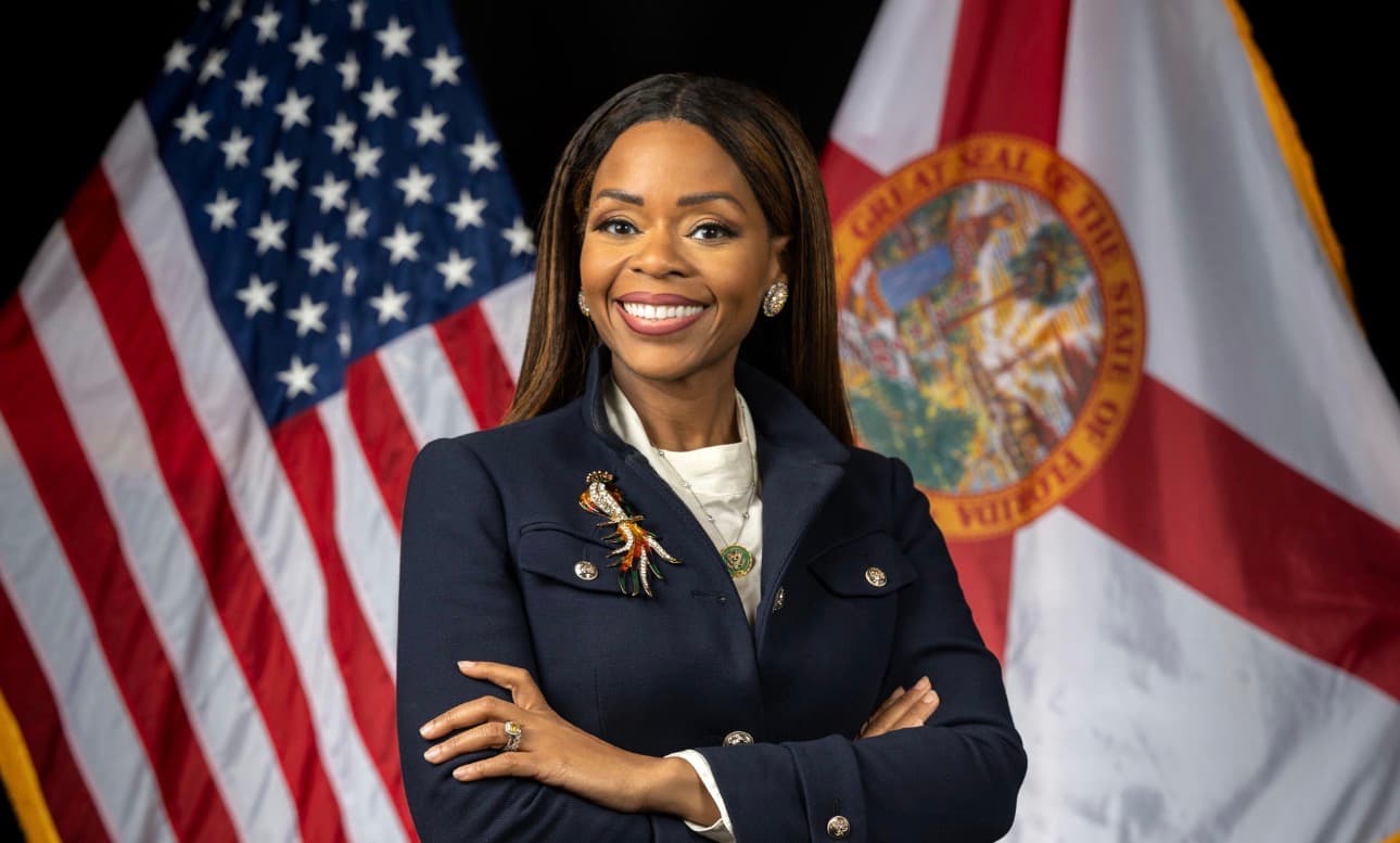 Renuncia congresista de EE.UU. acusada de corrupción, la tercera dimisión en dos semanas