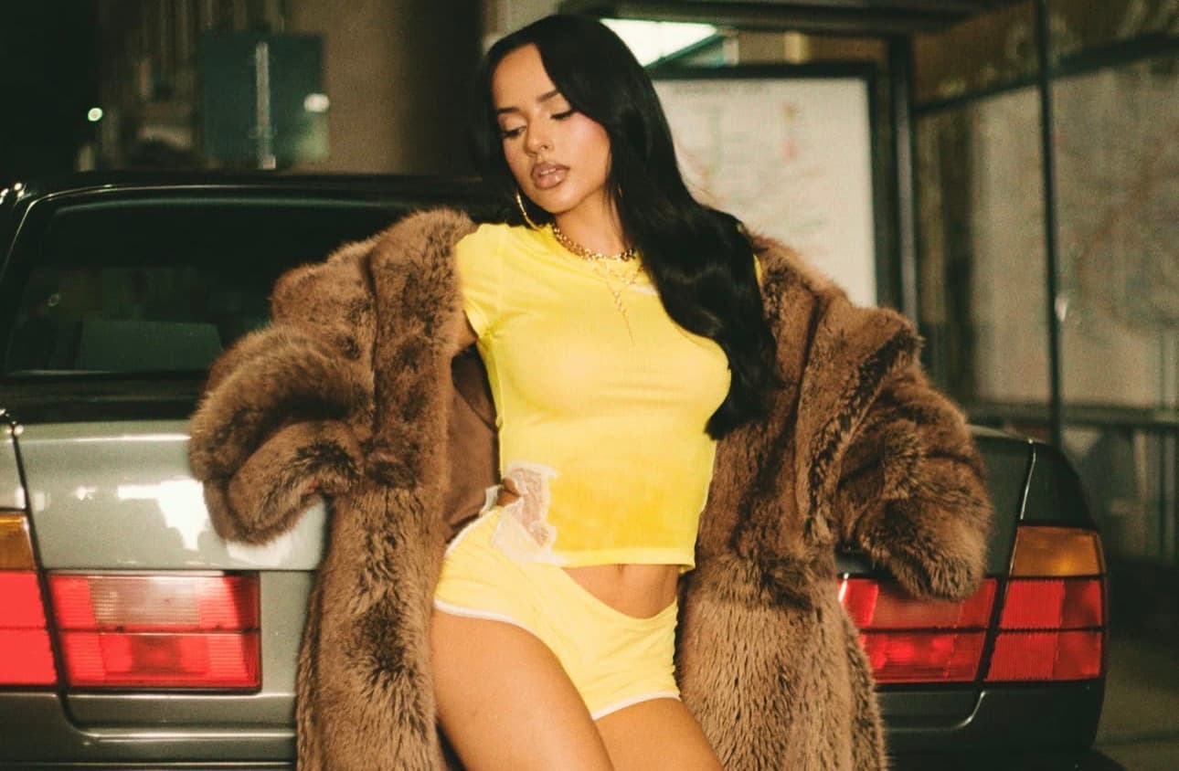 Becky G explora sonidos latinos en ‘Baraja Bendita’