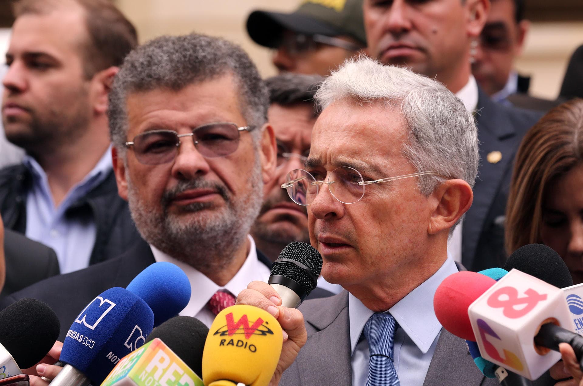 Álvaro Uribe queda libre 