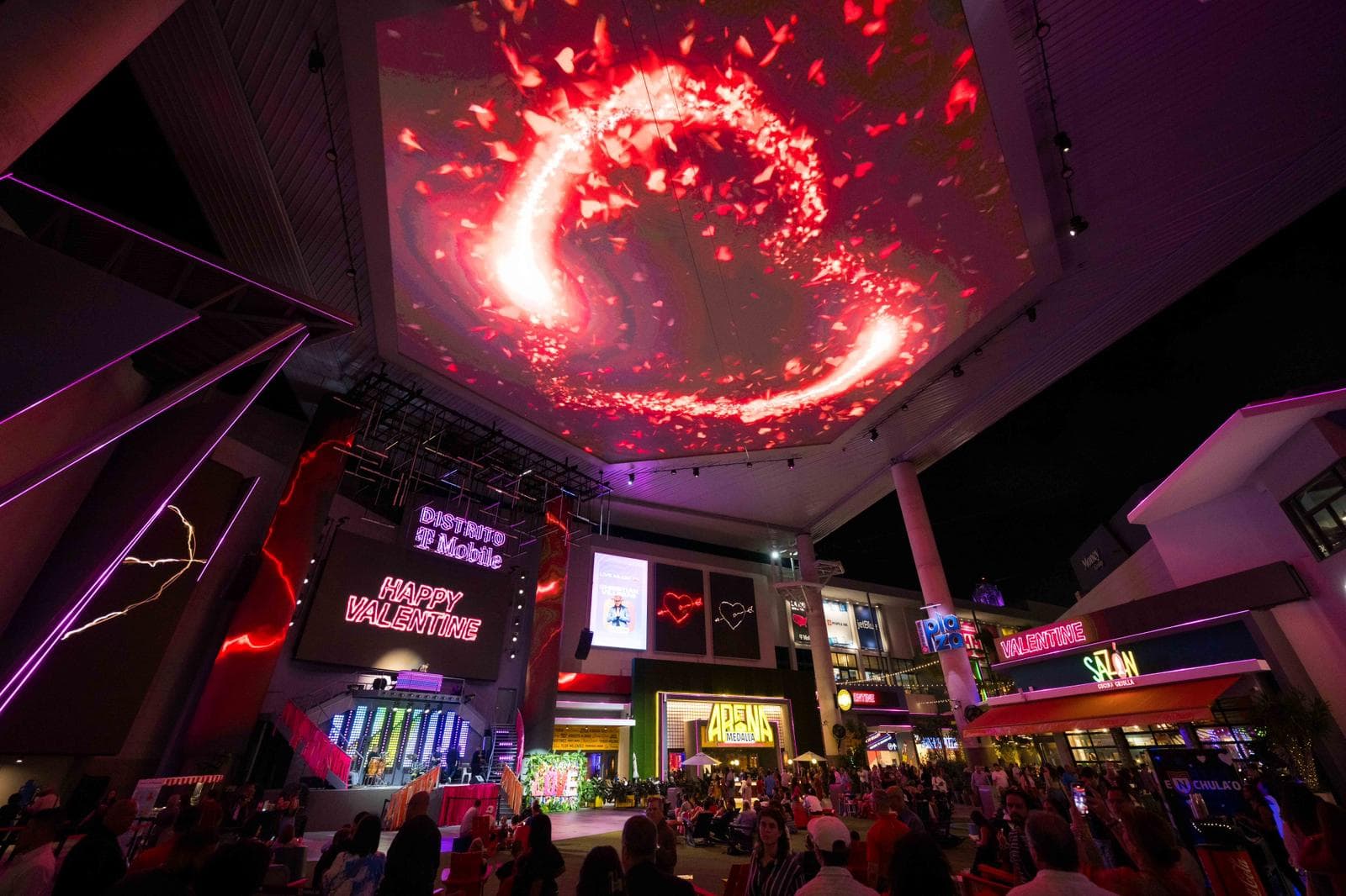Distrito T-Mobile será el escenario perfecto para celebrar el amor en todas sus formas