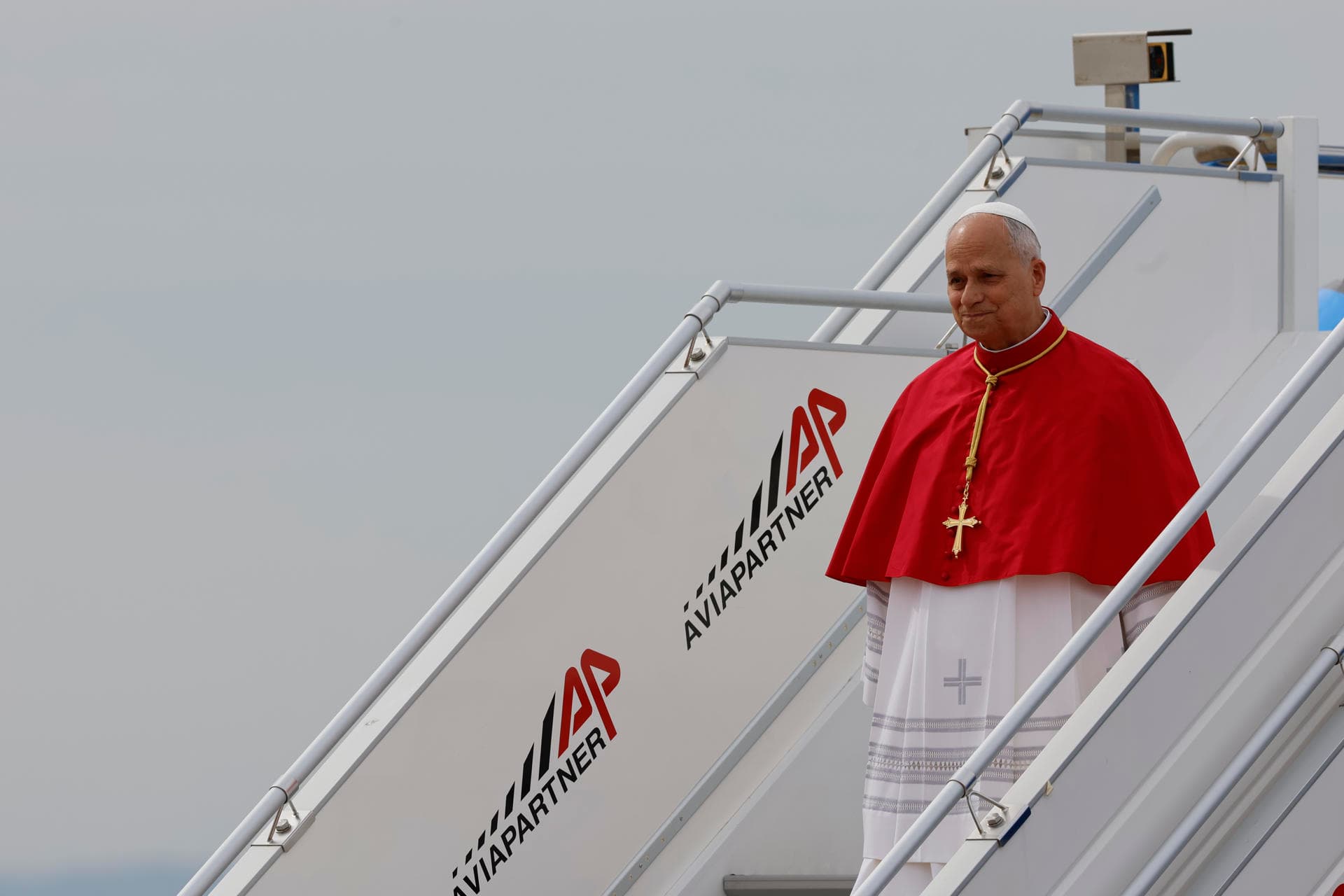 El Papa confiesa, durante su vuelo a España, que Prevost "es del Real Madrid"