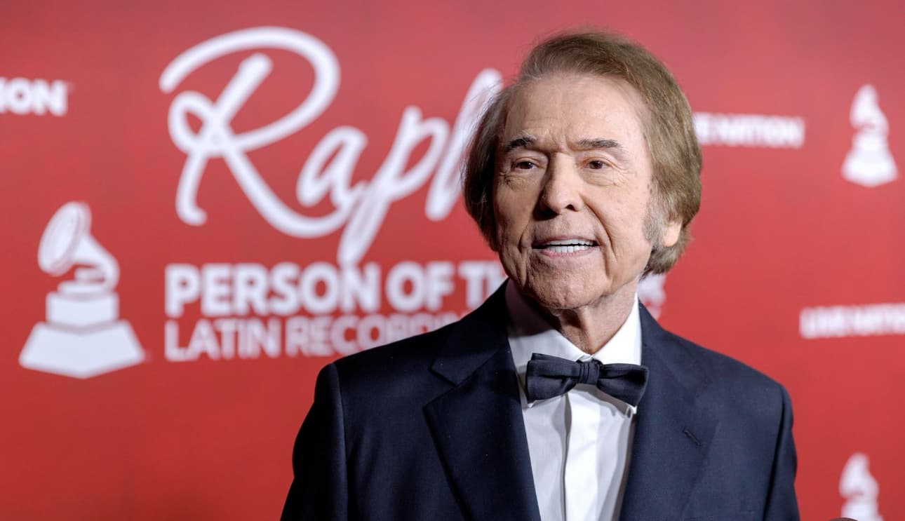 La industria le regala a Raphael "su gran noche" como Persona del Año en los Latin Grammy