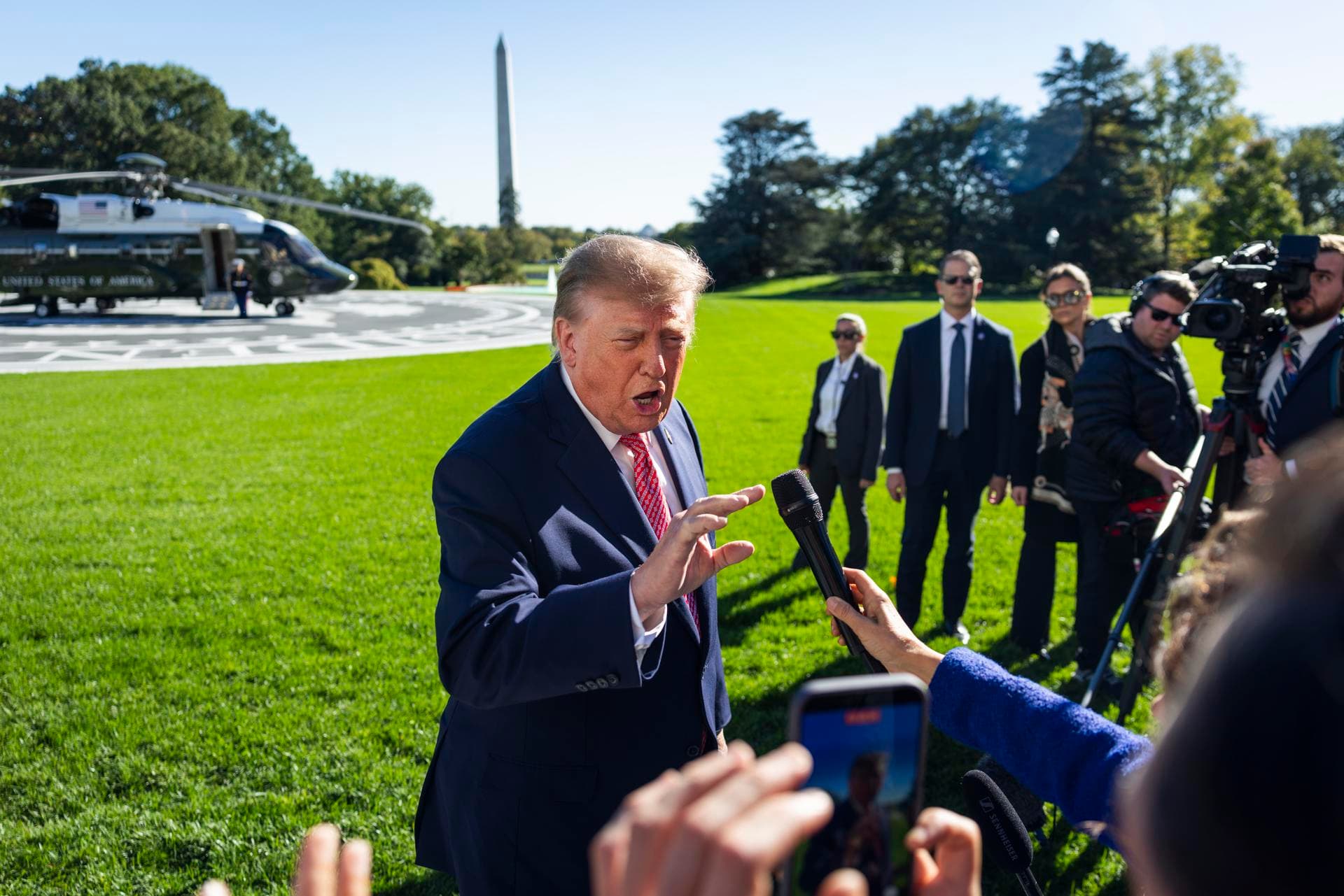 Trump arremete contra el presentador Bill Maher al que llama "completo fracasado"