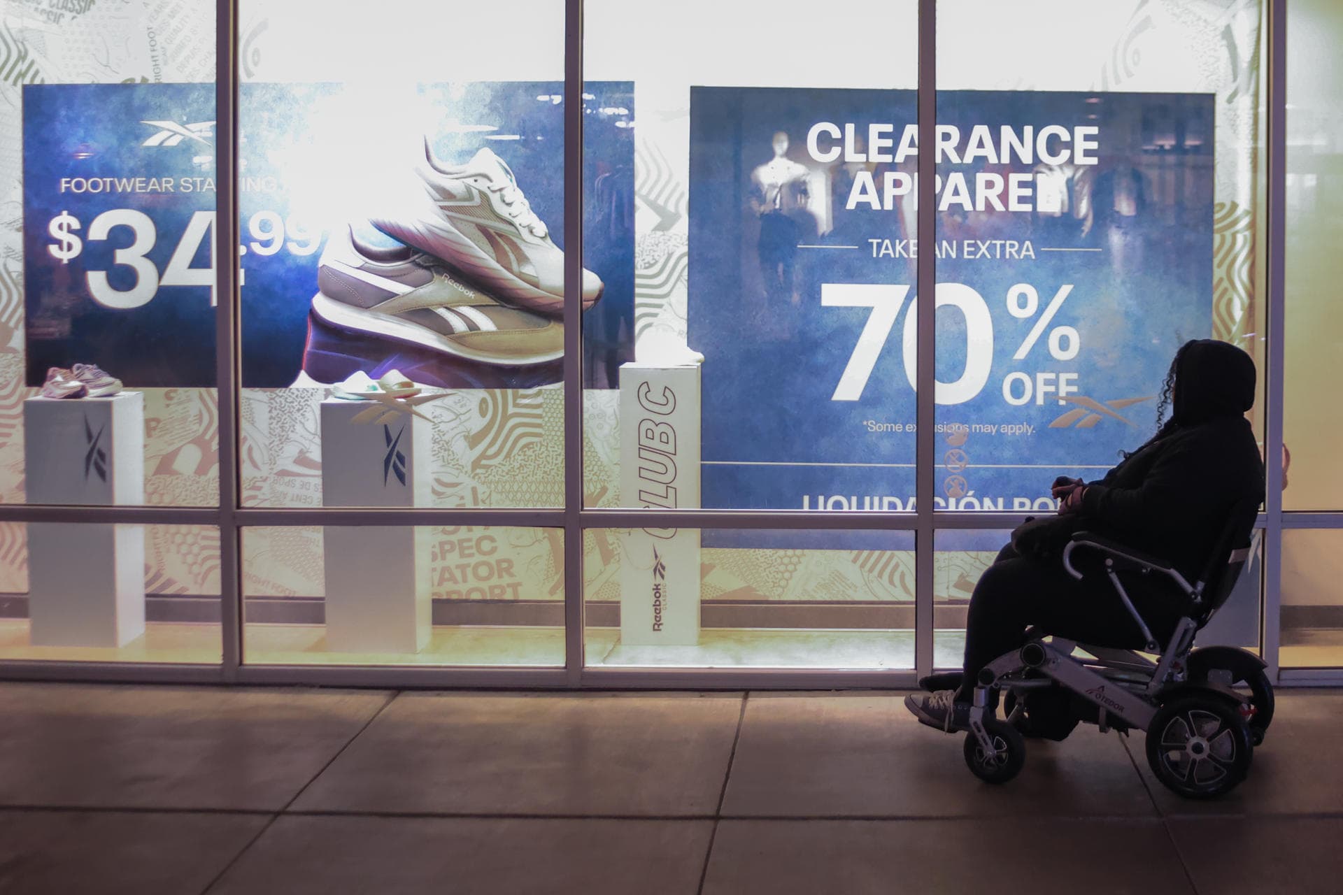 Consumidores de EEUU compran en línea 11,800 millones de dólares durante el Black Friday