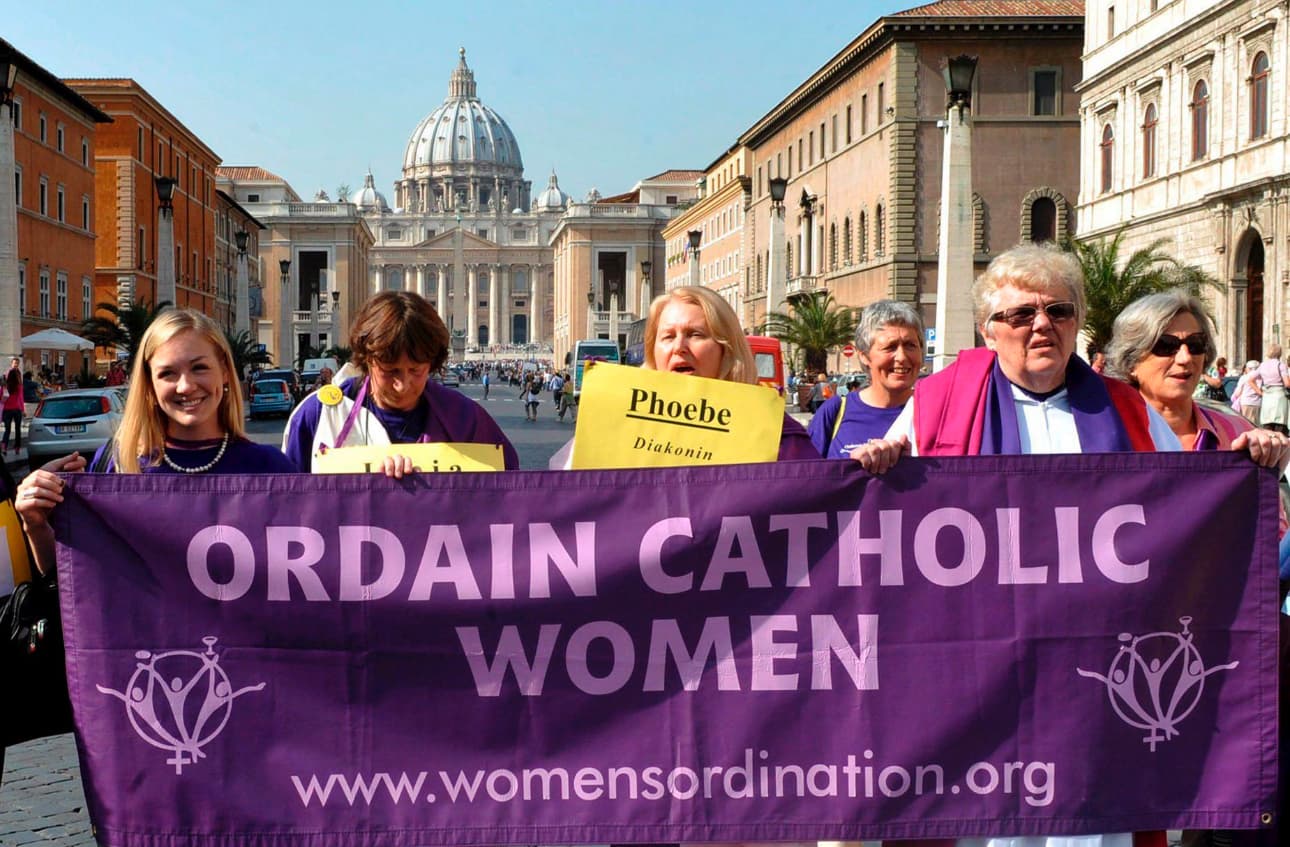 Una comisión vaticana excluye la posibilidad de ordenar diaconisas