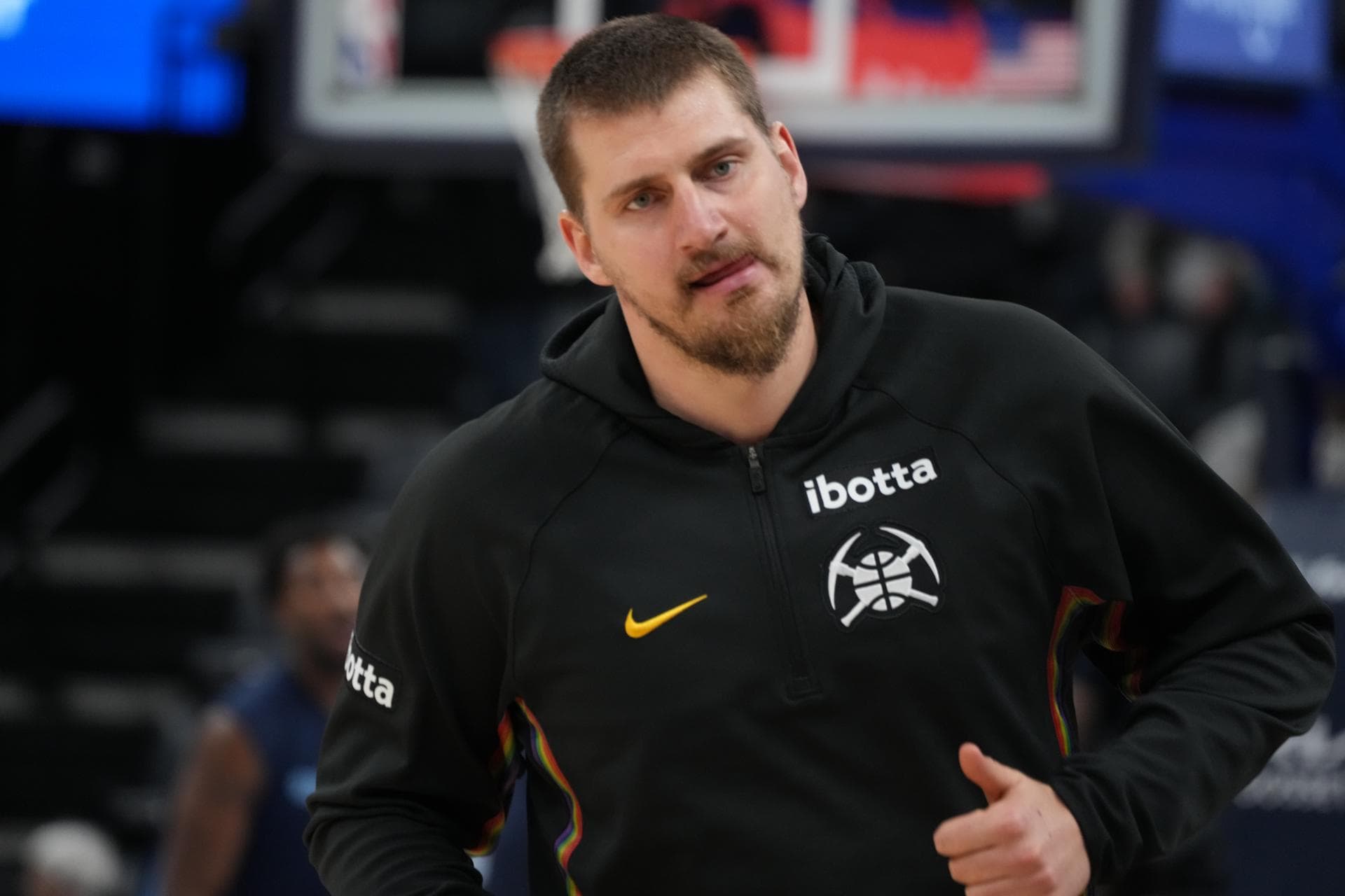 Jokic logra 29 puntos, 20 rebotes y 13 asistencias pero los Nuggets caen contra los Mavs