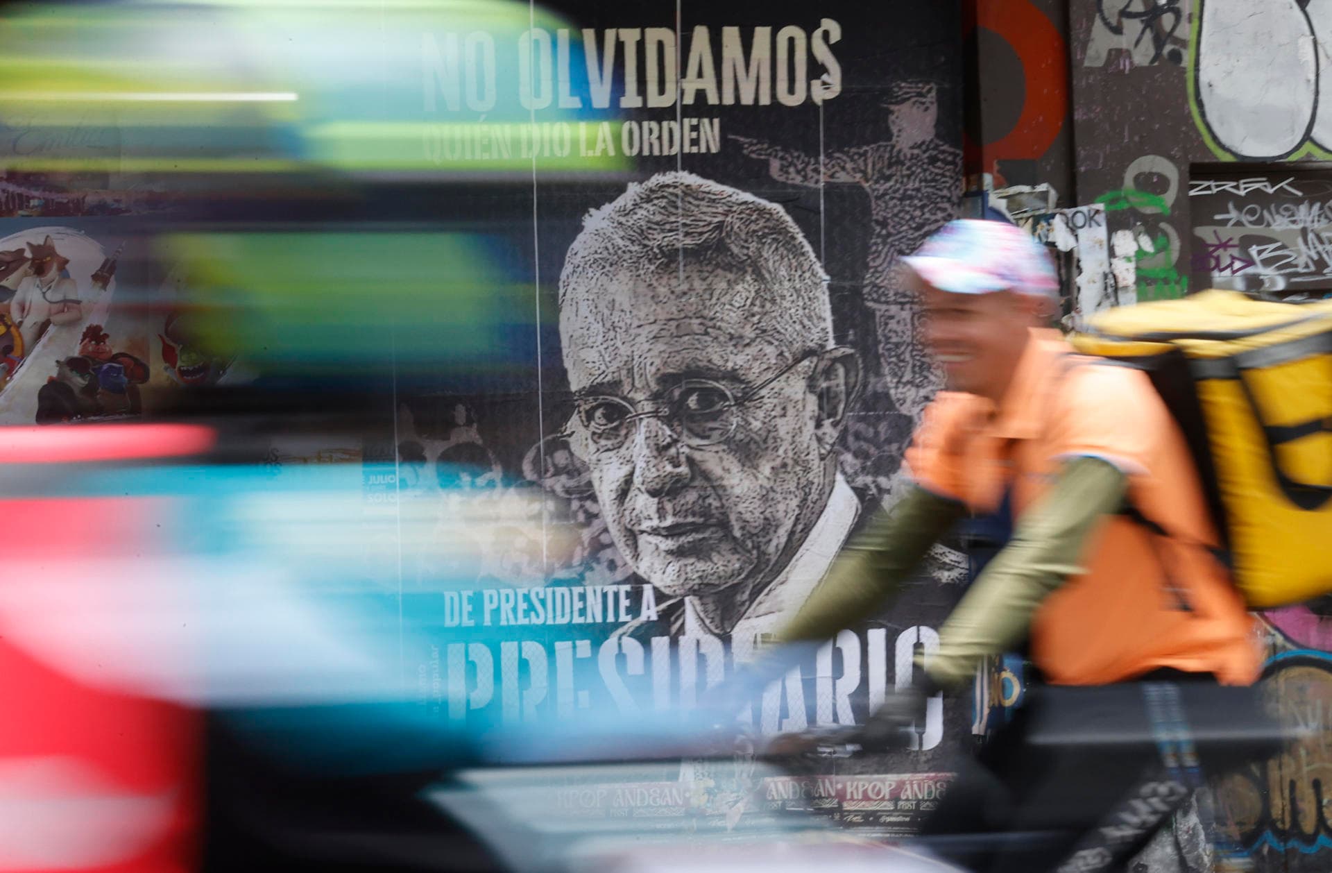 Álvaro Uribe es condenado a 12 años de prisión domiciliaria