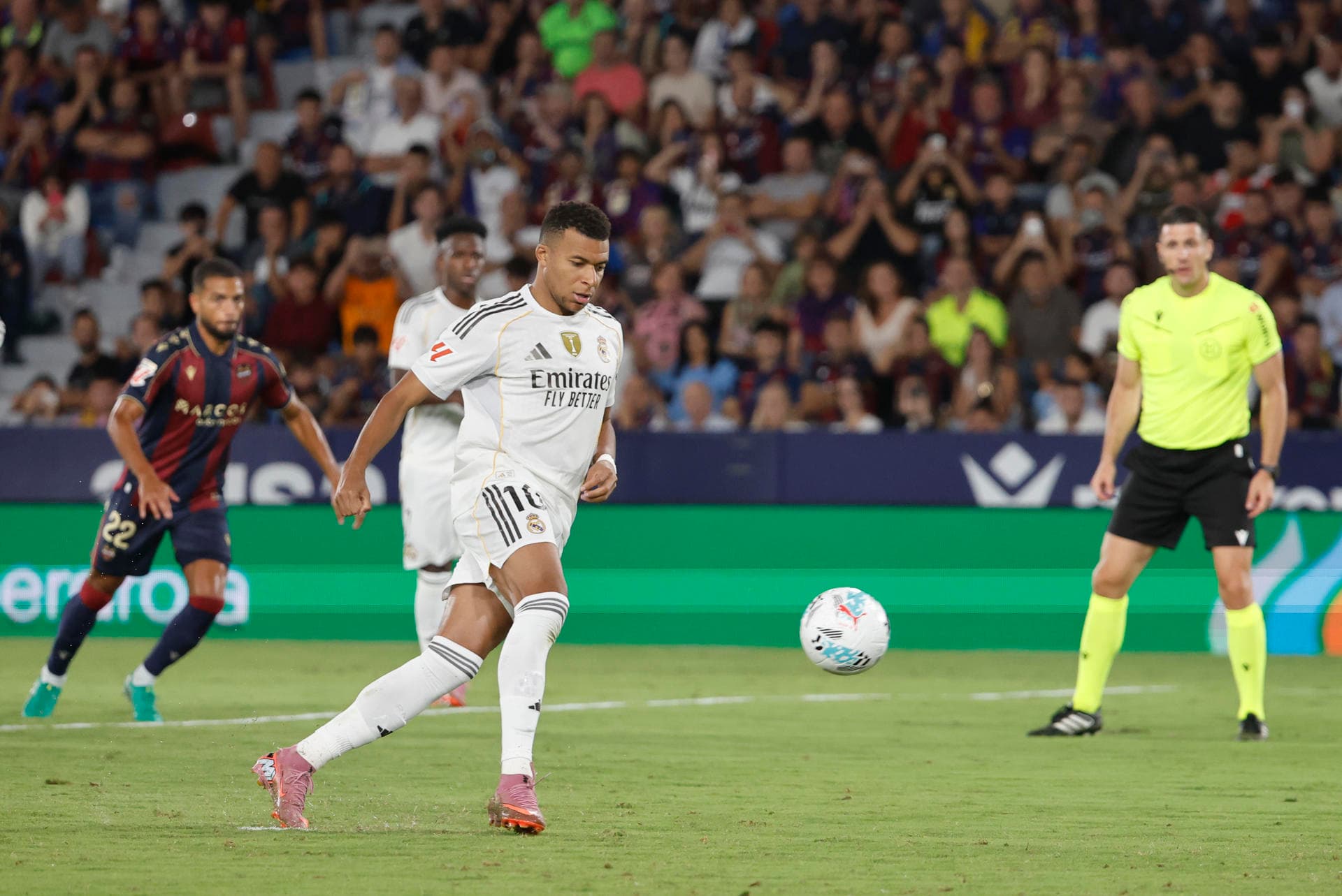 Mbappé y Vinícius sentencian al Levante