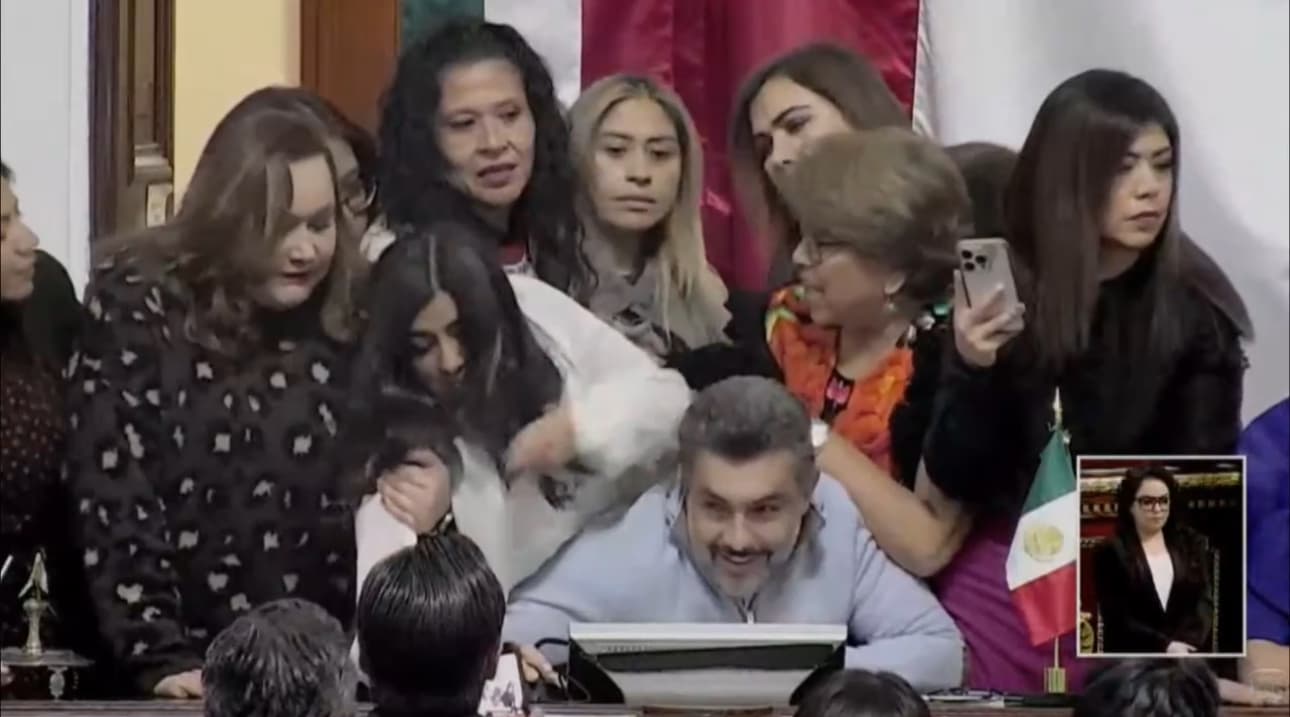 [VIDEO] Trifulca en el Congreso de Ciudad de México por la supresión de organismo de transparencia