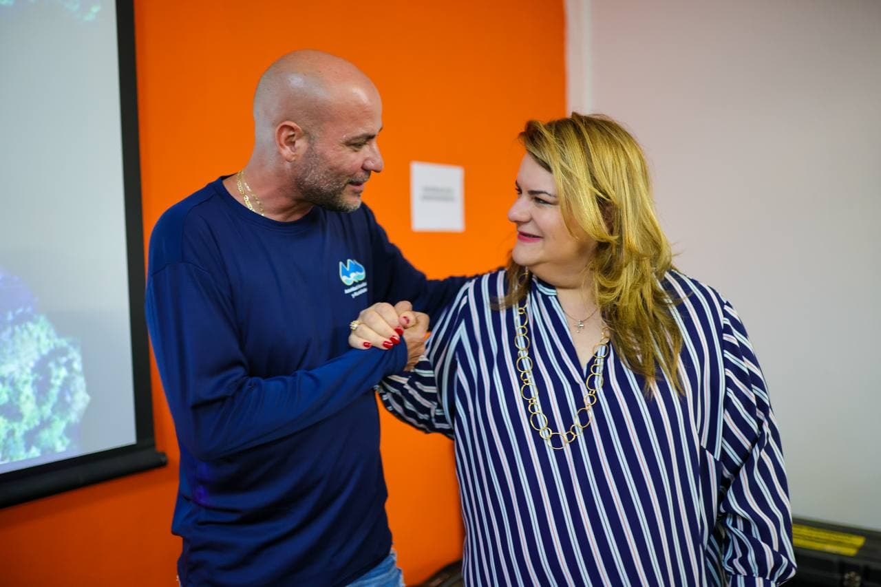 Gobernadora anuncia justicia salarial para los empleados de la AAA