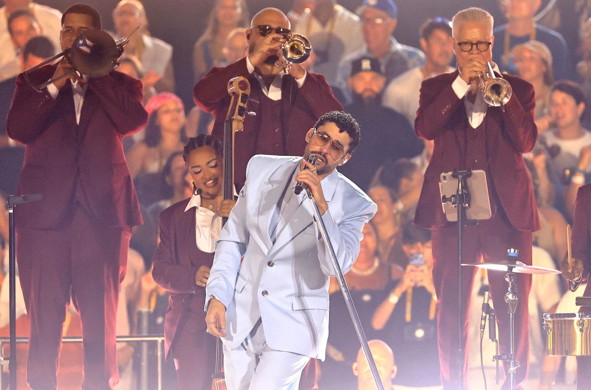 Bad Bunny regresa "a casa" para cerrar su gira