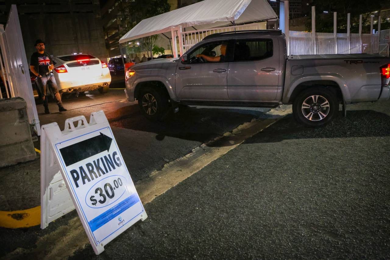 DACO toma acción con estacionamientos aledaños al Choliseo