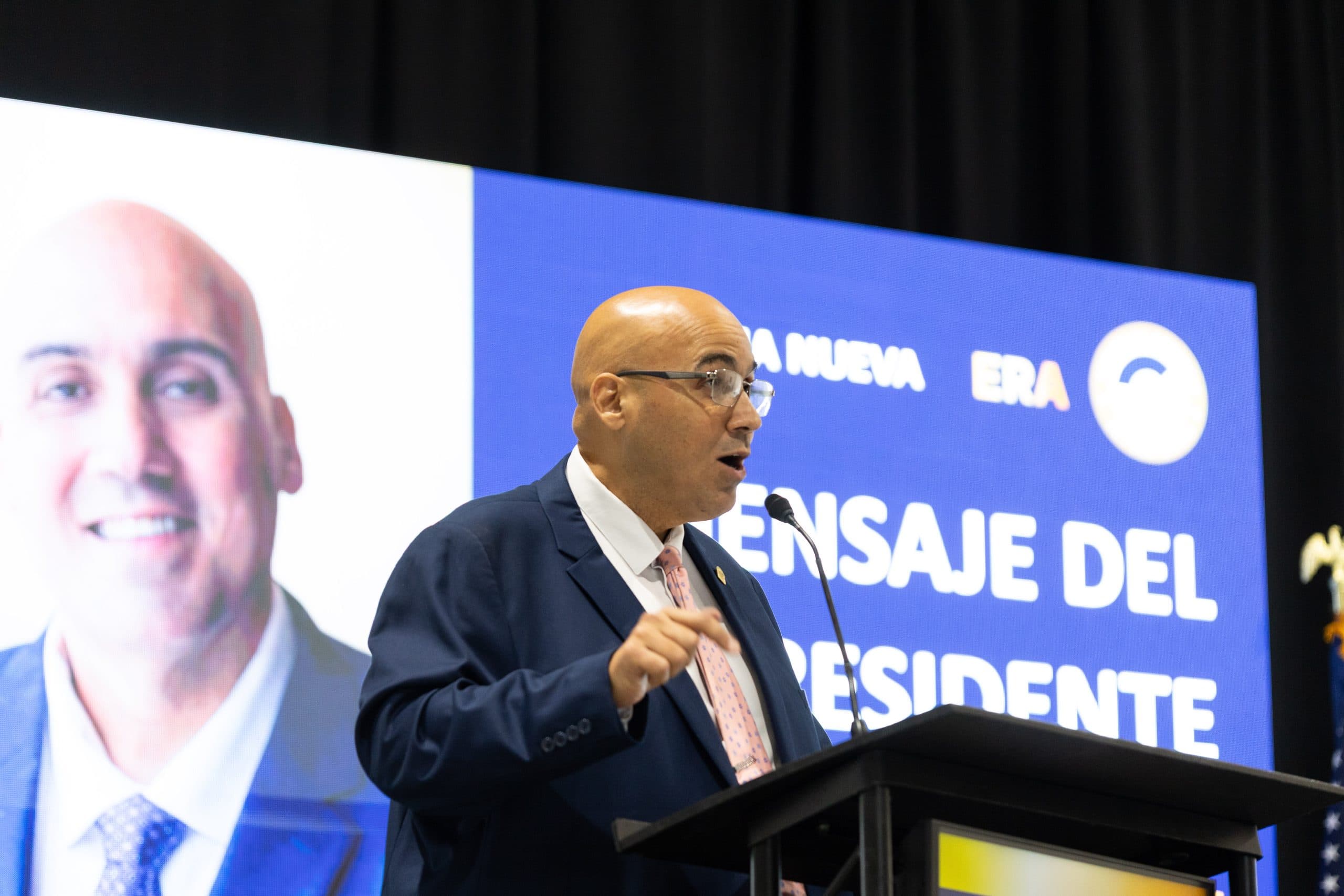 Cámara de Comercio rechaza que el gobierno retome operación de la AEE