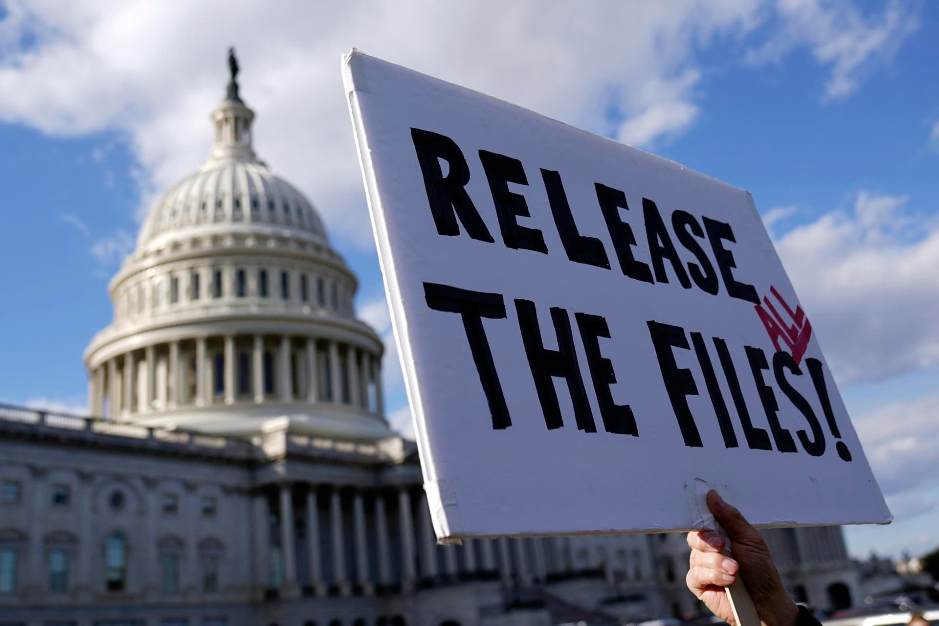 Congresistas de EEUU cuestionan redacción de archivos de Epstein y podrían revelar nombres