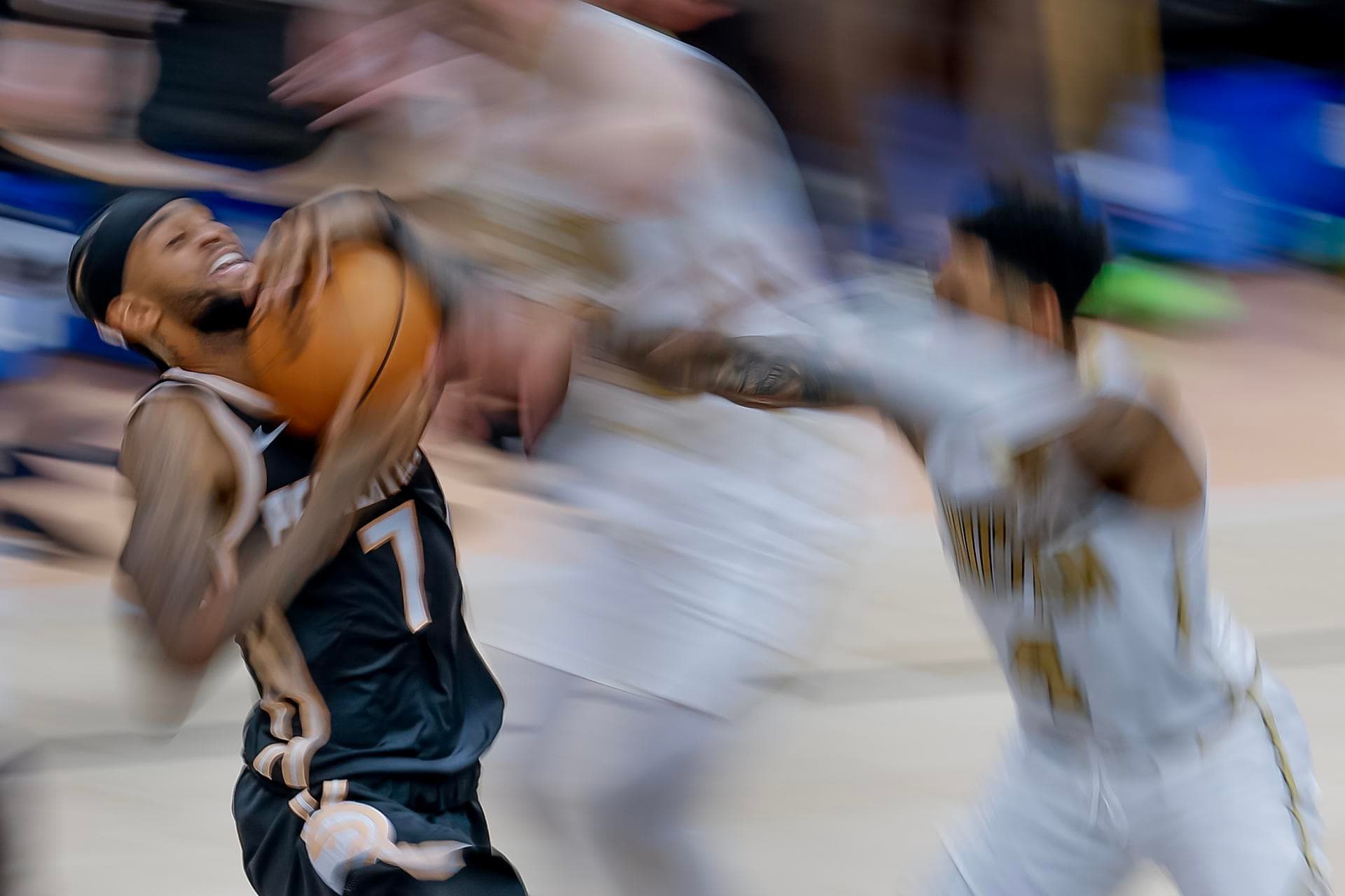 Los Lakers caen sin Doncic