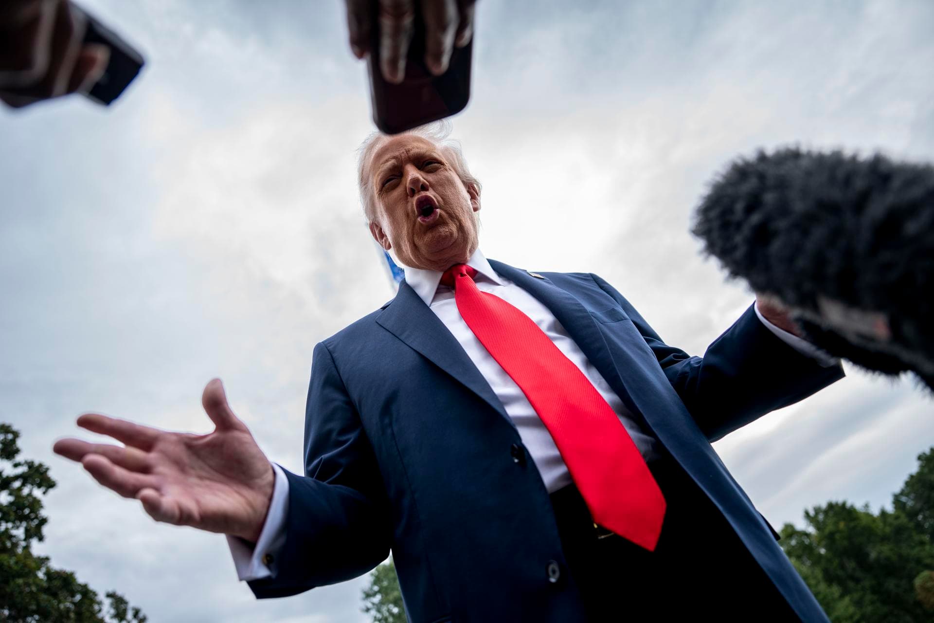 Trump demanda a The New York Times por $15,000 millones