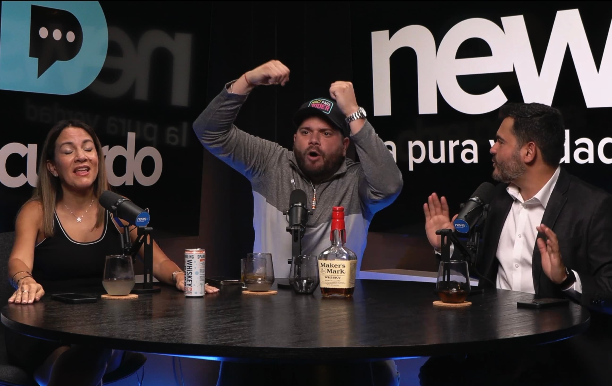 Influencer abandona podcast tras acalorada discusión con uno de sus anfitriones 