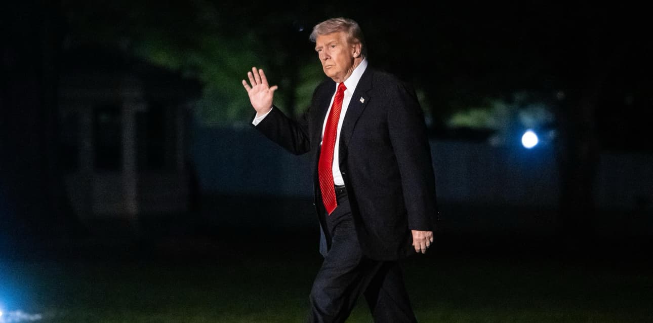 Trump dice "no creer" que EEUU vaya a la guerra con Venezuela, pero elude hablar de planes