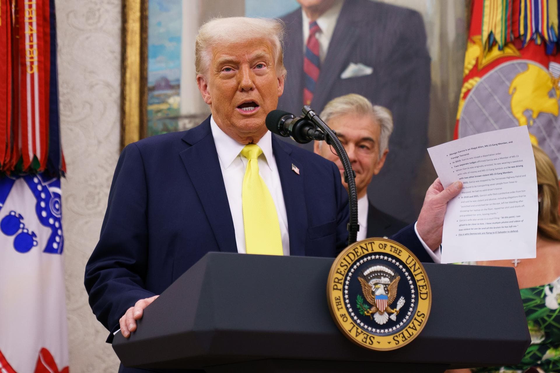 Trump dice ver "entusiasmo" de Rusia y Ucrania por la paz y confía en "conseguir" arreglo