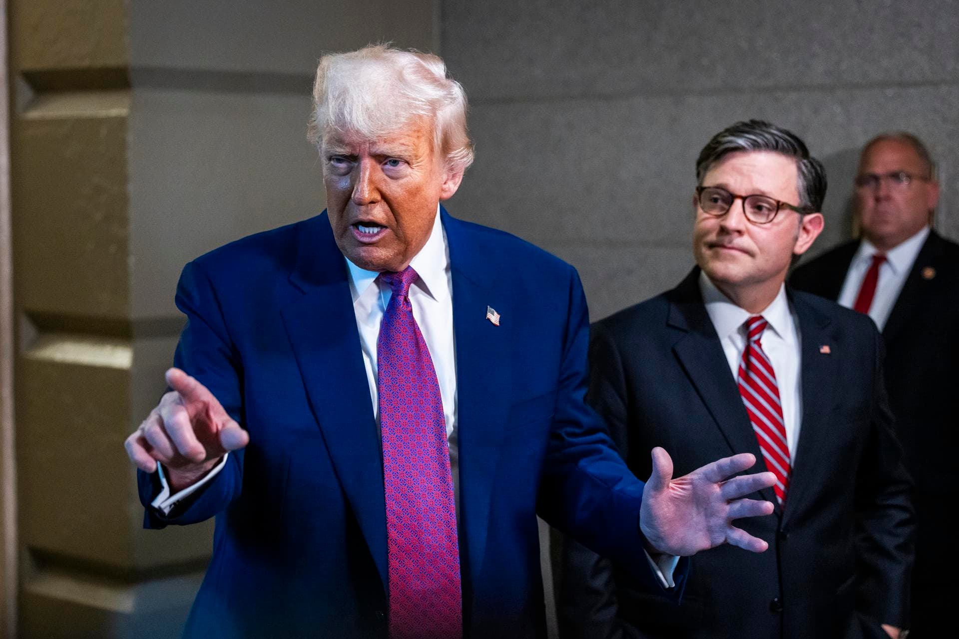 Republicanos se afanan en enmendar el plan fiscal de Trump
