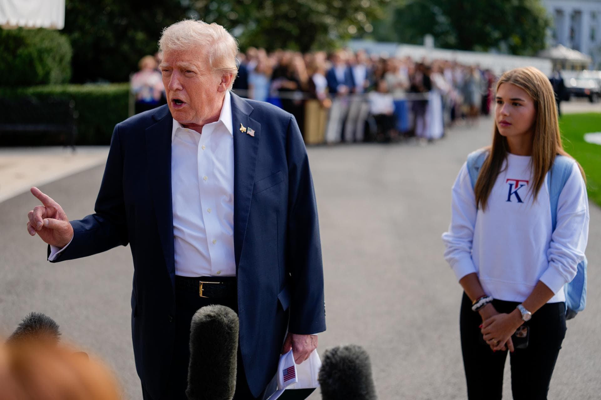 "Es por justicia": dice Trump al negar que imputación al exjefe del FBI sea por venganza