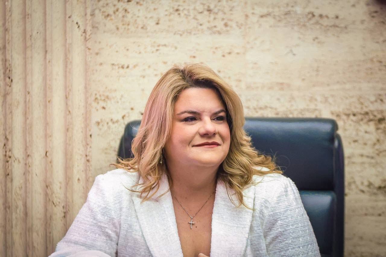 Gobernadora celebra firma de Ley de Autorización de Defensa Nacional