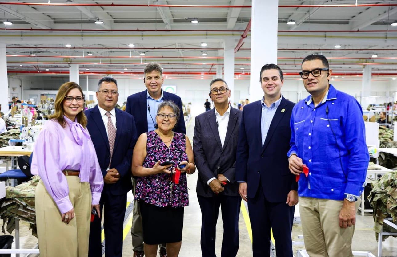 DDEC y PRIDCO participan de la inauguración de las modernas instalaciones de manufactura de SNC Technical Services en Camuy