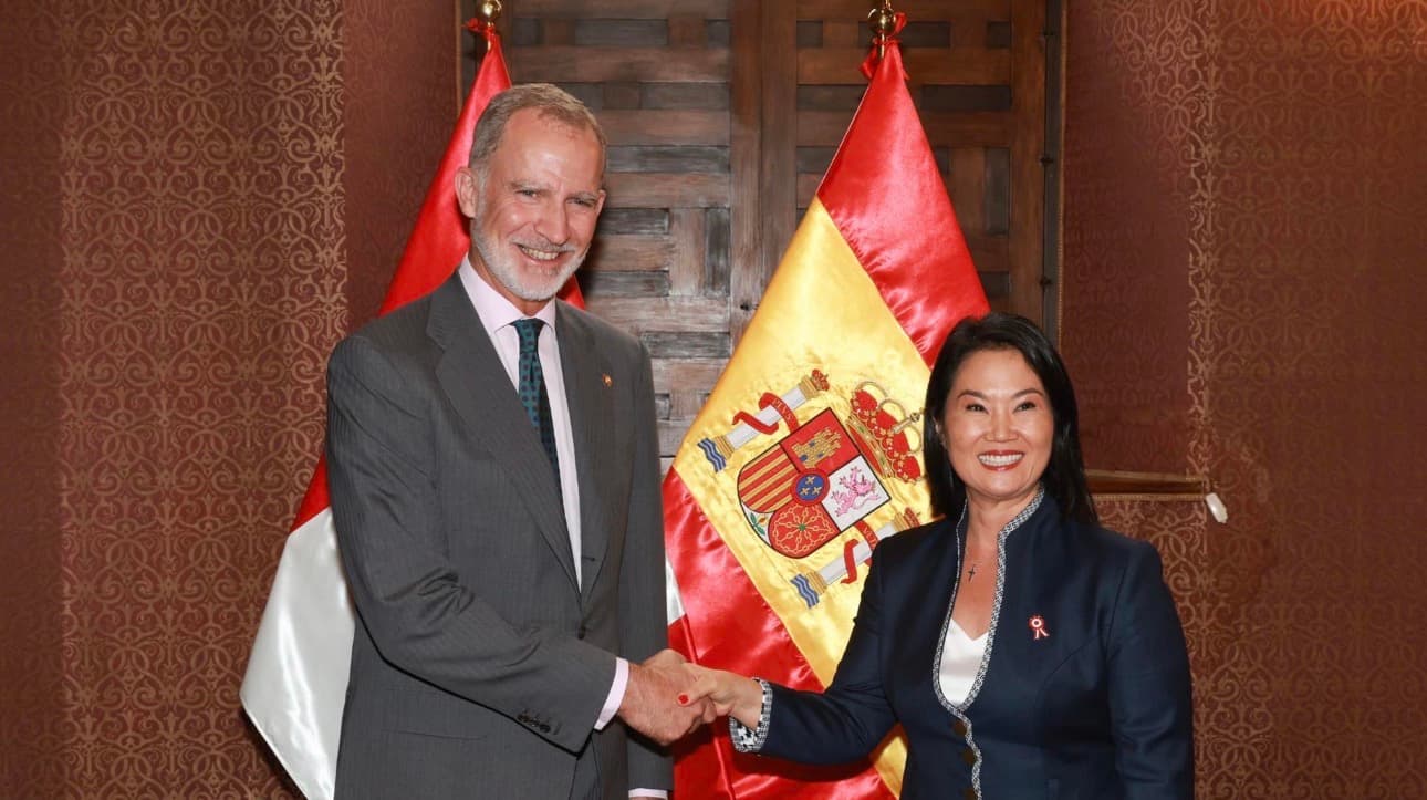 Perú vive su noveno cambio de presidente en diez años con la investidura de Keiko Fujimori